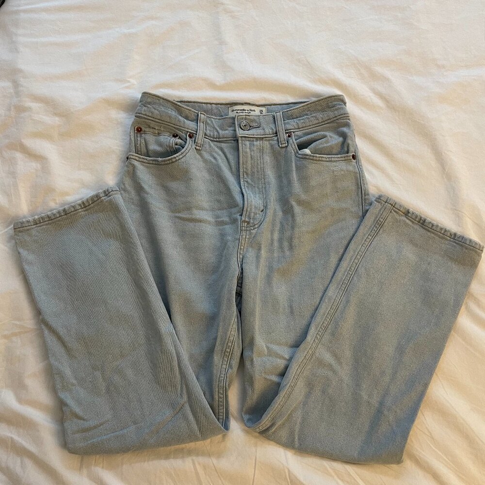 Abercrombie Ultra High Rise Ankle Straight Jeans (25S - Curve Love)
